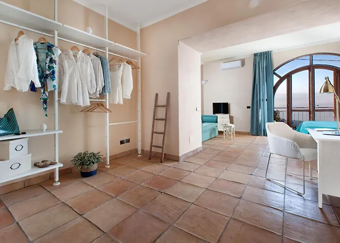 Sirentum Seaview Pool & Villa