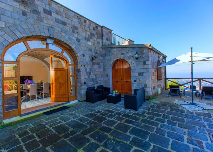 Sirentum Seaview Pool & Villa